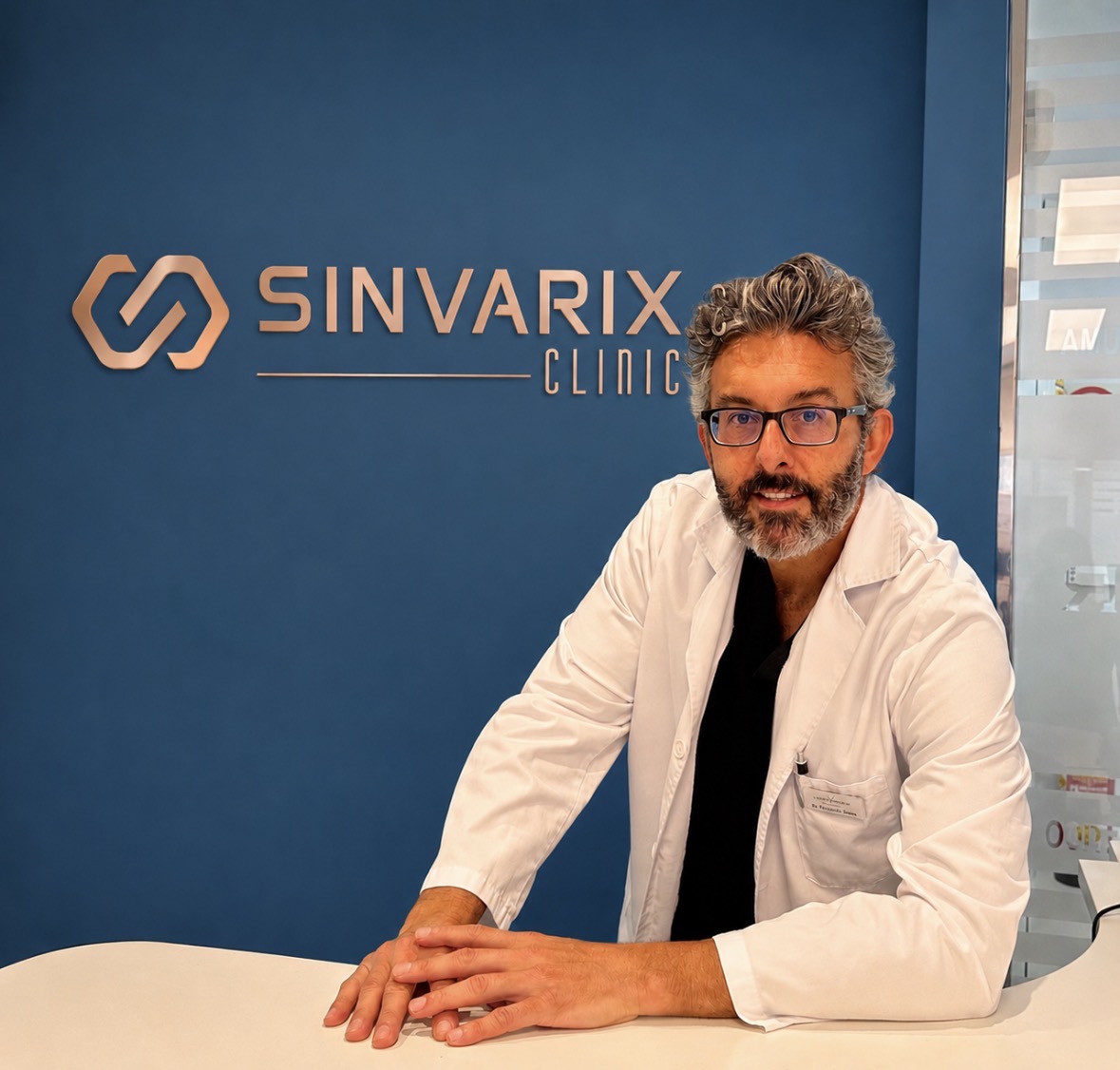Dr. Fernando Sellés en SinVarix Clinic